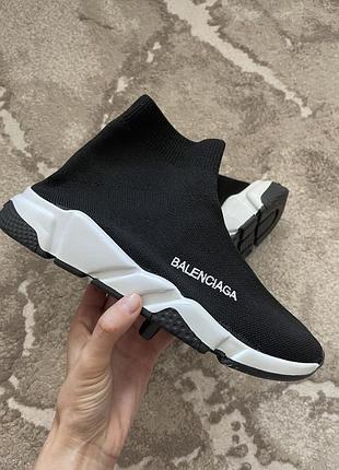 Нові жіночі кросівки