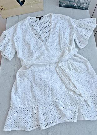 Сукня коротка на дівчинку невисокого зросту прошва біла