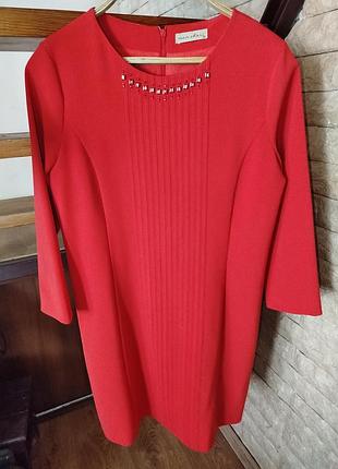 Платье холодно-красное классическое