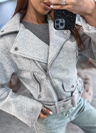 Стильна, елегантна куртка