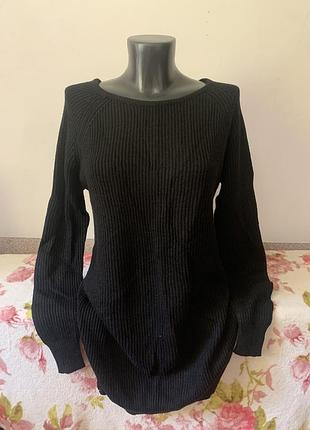 Гарний подовжений светр чорного кольору