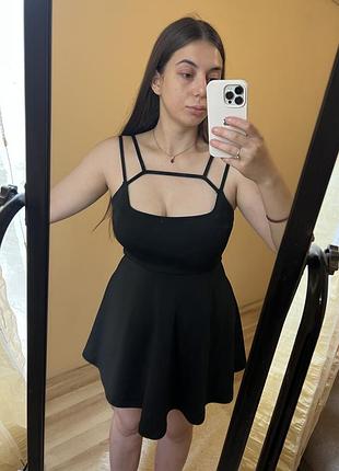 Дуже гарна чорна сукня