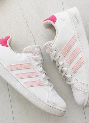 35,5 (23 см) белые кожаные кроссовки для девочки артикул: 24524 бренд: adidas (адидас)