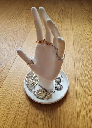 Подставка рука для колец и украшений.