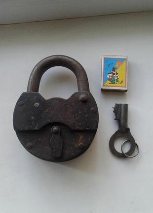 Навісний амбарний замок зісту на один оберт великий важкий робочий
