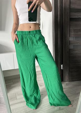 Широкие зеленые брюки с карманами летние яркие прямые палаццо