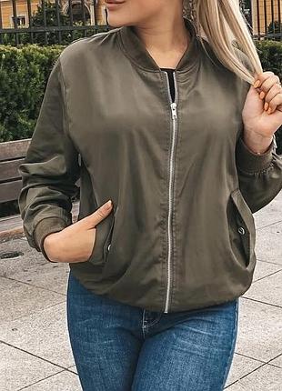 Бомпер вітровка куртка кольору хакі
