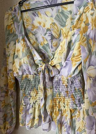 Блцза у квітковий принт