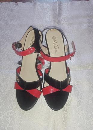 Босоніжки жіночі нові