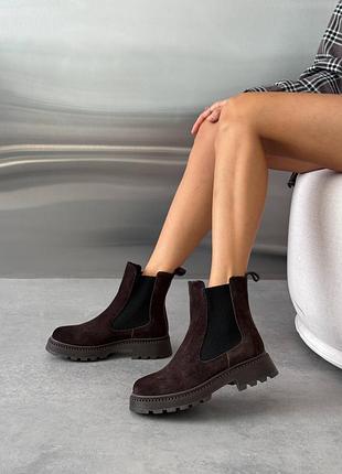 Черевики челсі жіночі коричневі / замшеві челсі шоколадного кольору / коричневі черевики челсі з натуральної замші