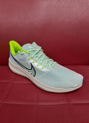 Кросівки чоловічі