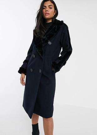 Розкішне довге темно-синє пальто з хутром
