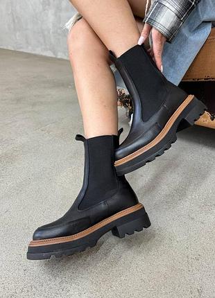 Черевики жіночі шкіряні демісезонні на байці, чорні з коричневою вставкою