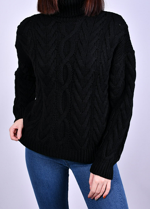 Чорний світер з горловиною, туреччина