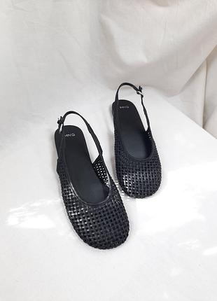 Трендовые туфли, мюли, балетки, босоножки с эффектом плетеной кожи от mango