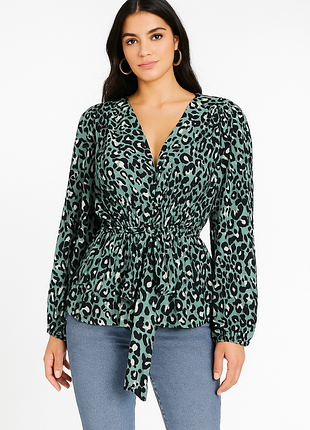 Гофрированная зеленая блуза с животным принтом от senes