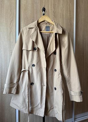 Тренч бежевого кольору від primark