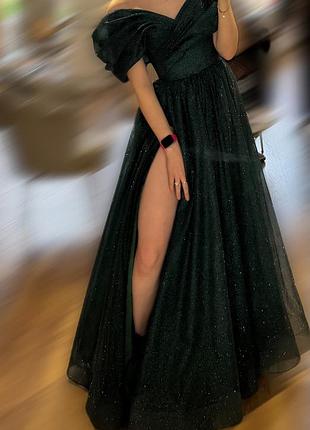 Продаю випускну сукню! ціна: 4000₴ (з дифектом внизу)