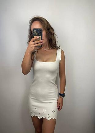 Женское белое стрейчевое облегающее платье платье с вышивкой zara