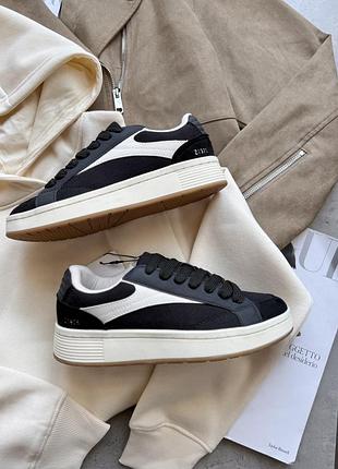 Базові кросівки від zara
