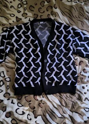 Чорний кардиган з білим візерунком. вживане, в гарному стані, без дефектів. майже не носилось