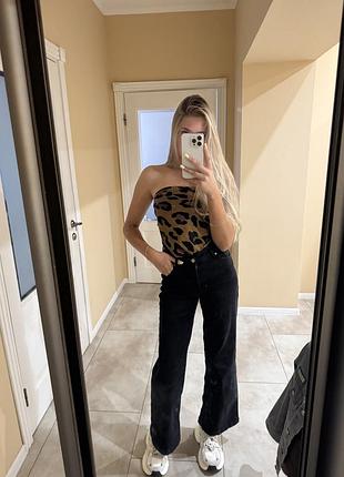 Жіночі джинси, чорного кольору