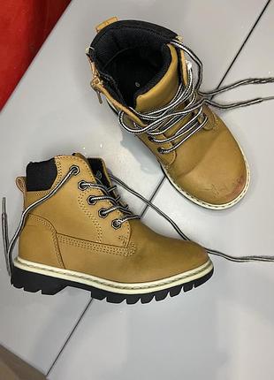 Осеннии детские ботинки