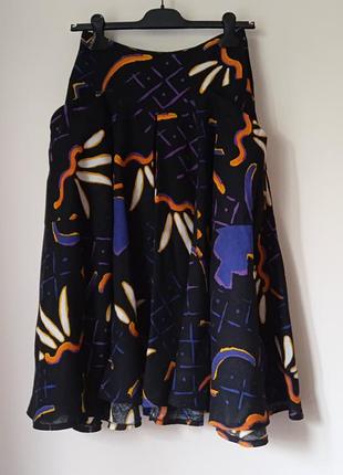 Юбка женская черная с набивным рисунком в сине-бело- оранжевых тонах.винтаж.byblos.italy.38.