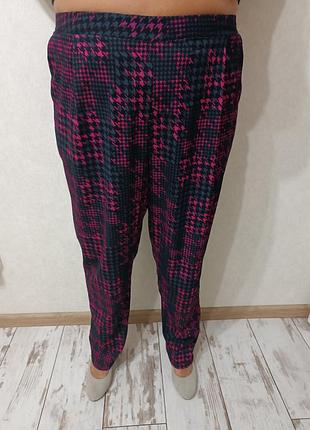 Легенькі брючки на пишні форми з високою посадкою