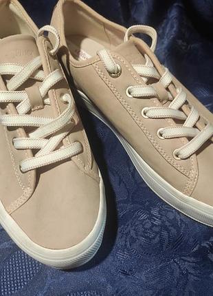 Жіночі кросівки s oliver