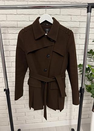 Жіноче шоколадне вкорочене приталене пальто з ременем