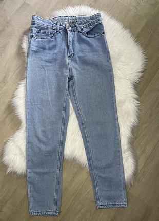 Жіночі джинси мом