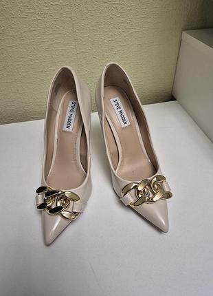 Базовые стильные туфли лодочки