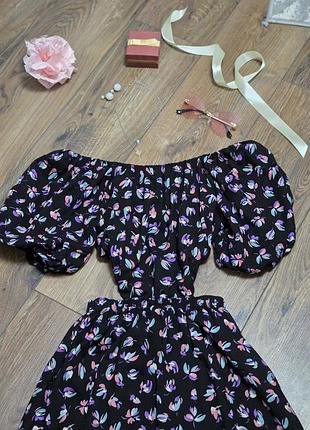 Женское платье  миди с открытыми плечами и талией 
с карманами на подкладке