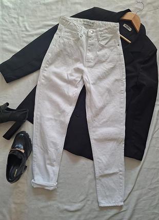 Белоснежные джинсы