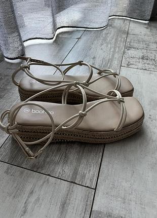 Нові босоніжки