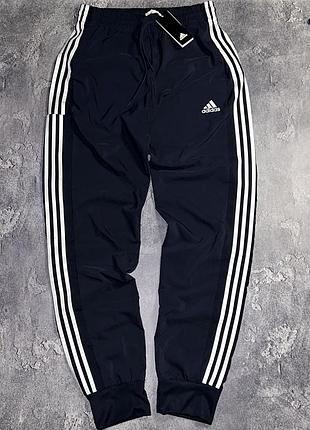 Нові легенькі спортивні штани adidas, m-size original (на високого)