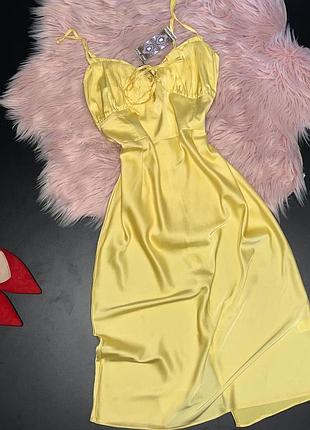 Атласна лимонна жовта сукня