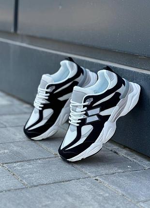 Женские кроссовки