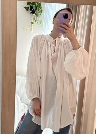 Сорочка з широкими рукавами обʼємна