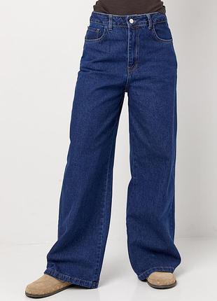 Однотонні жіночі джинси прямого крою