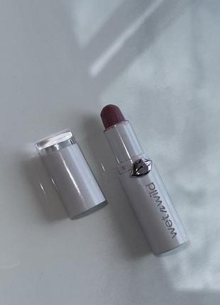 Помада для губ суперзволожуюча в розкішному нюдовому відтінку