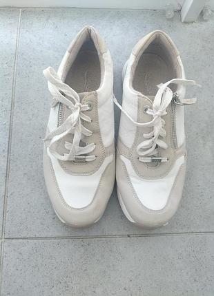 Кроссовки женские