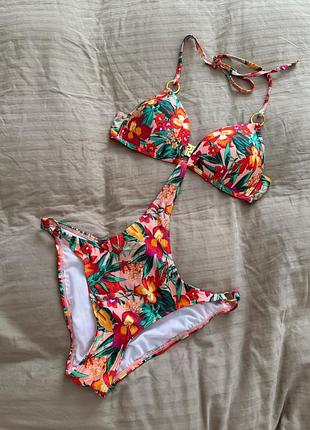 Купальник в цветочный принт avant premiere