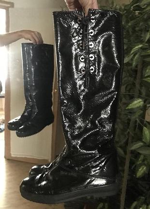 Лакована шкіра чоботи