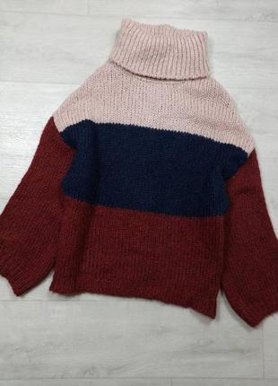 Гарний об'ємний светр