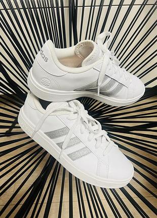 Кросівки adidas