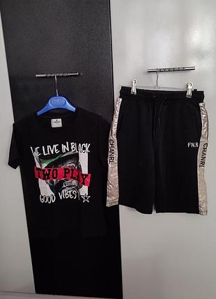 Шорты + футболка.