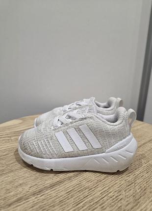 Белые детские кроссовки adidas 20 размер стелька 12 см