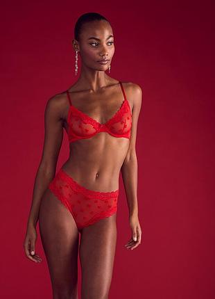 Качественные красные кружевные трусики vs